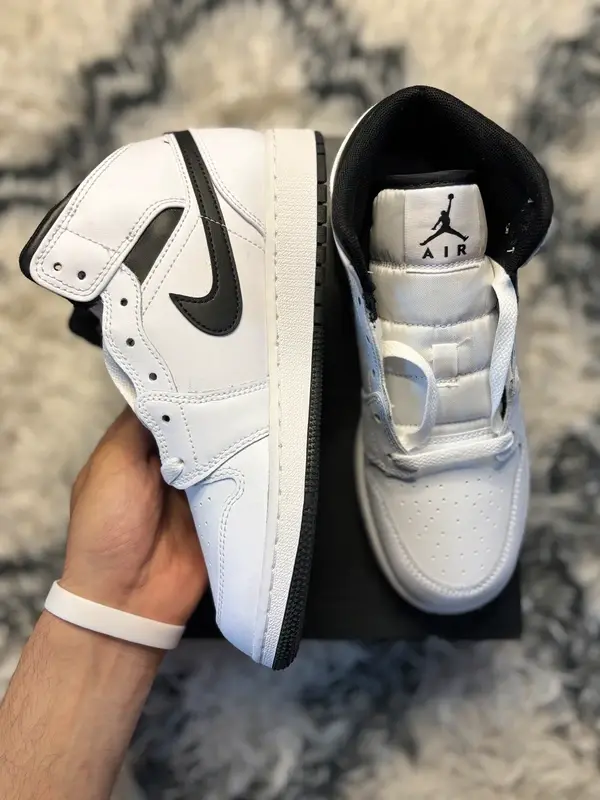 Air Jordan 1 Mid GS – White / Black (EU 38.5)