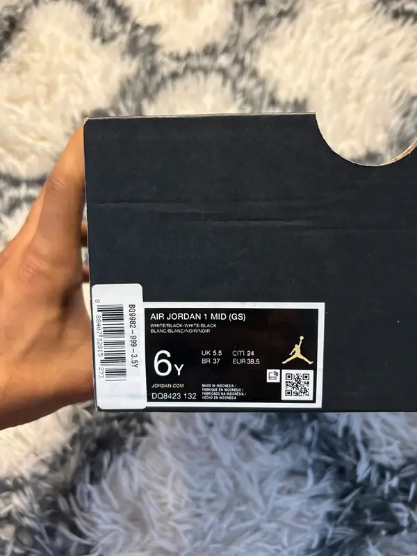 Air Jordan 1 Mid GS – White / Black (EU 38.5)